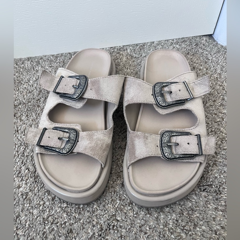 Tan, suede American Eagle sandals